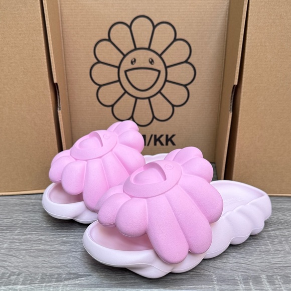 Limited edition Ohana full-bloom slides - Picture 1 of 3